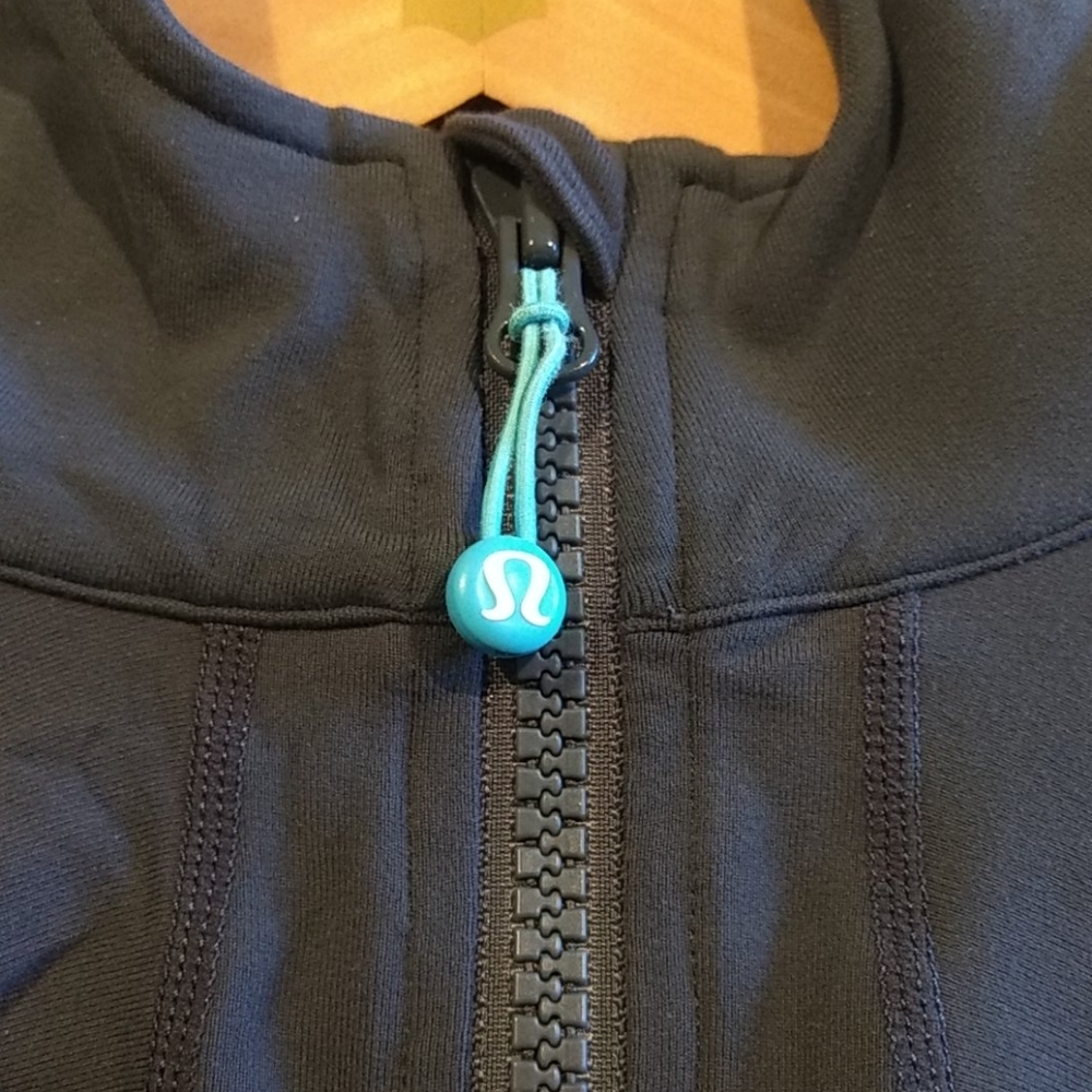 Lululemon Half Moon Jacket - image 6
